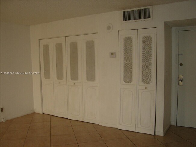 Building Photo - 17021 N Bay Rd