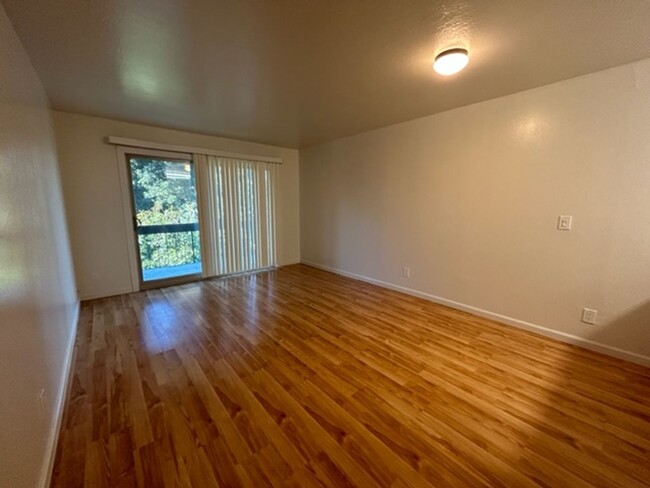 Building Photo - Nice Cozy 1 Bedroom Condo !!!