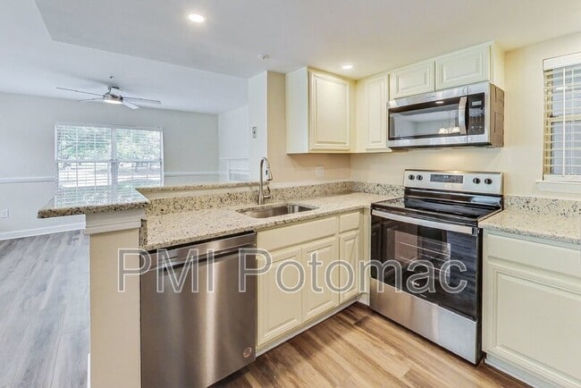 Building Photo - 10301 Westridge Dr