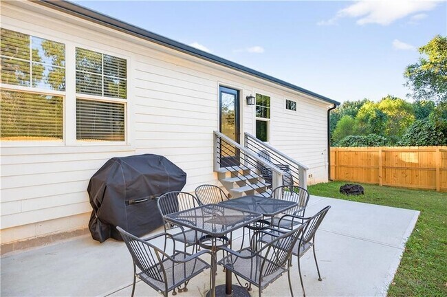 Building Photo - 1324 Ace Mcmillian Rd