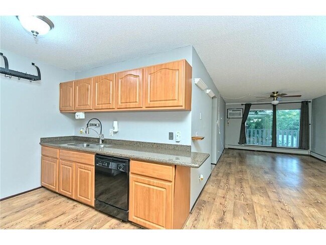 Building Photo - 1601 N Innsbruck Dr