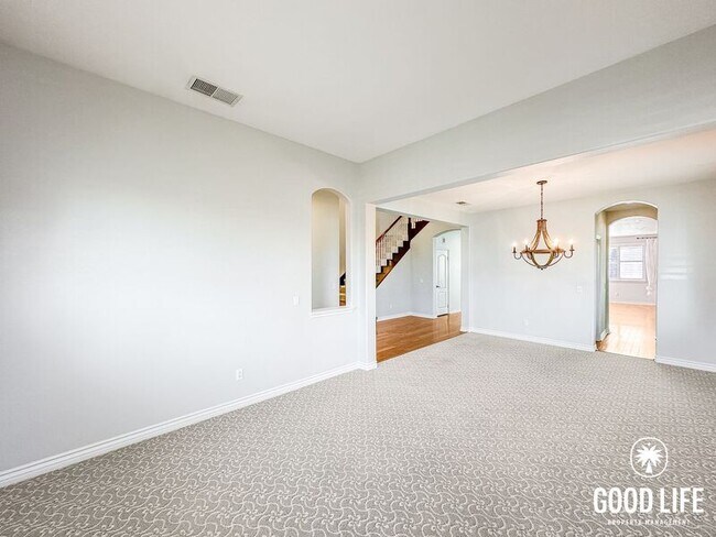 Building Photo - 823 Scenic Terrace Pl