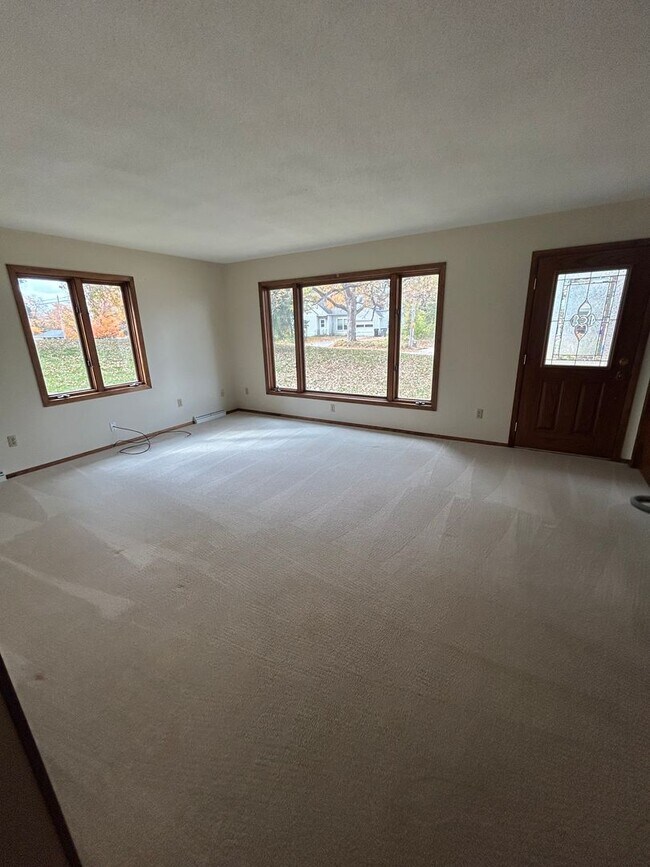 Building Photo - 2 Bedroom 2 Bathroom House for rent in Hudson