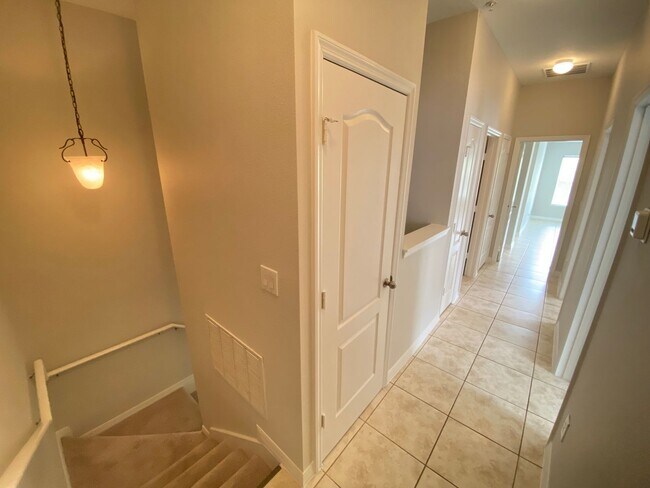 Building Photo - Gated Community!  Carter Glen Community 3/...