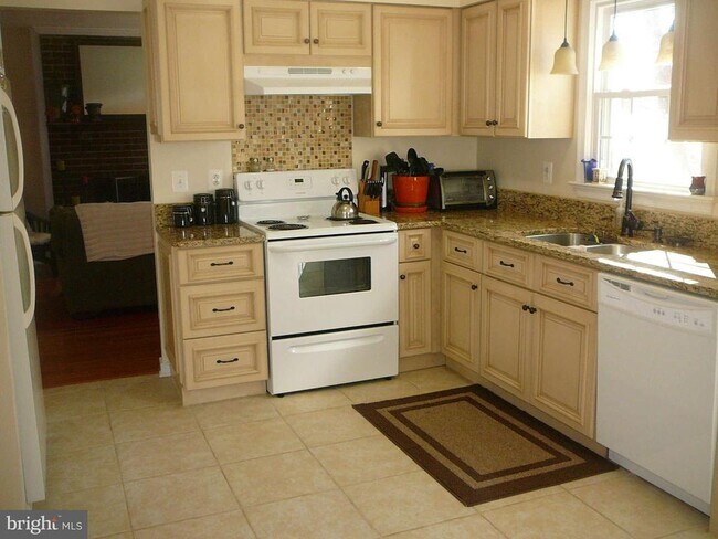 Building Photo - 231 Vine Pl