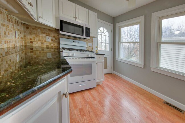 Building Photo - This classic 3 bedroom 2 bath Webster home features a front porch, large deck off the kitchen for...