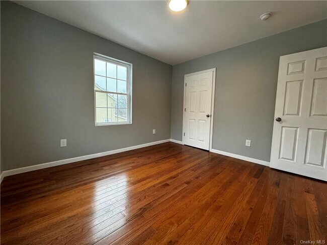 Building Photo - 8 5th Ave