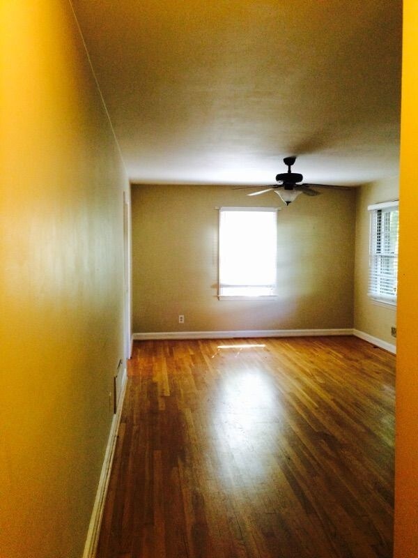 Building Photo - 2BR Home Close to Downtown  Timmons Park