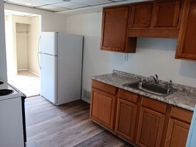 Building Photo - 1322 W Main St