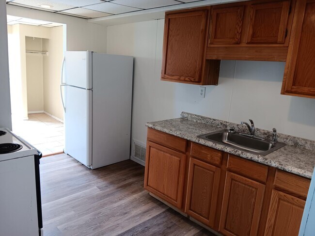 Building Photo - 1322 W Main St