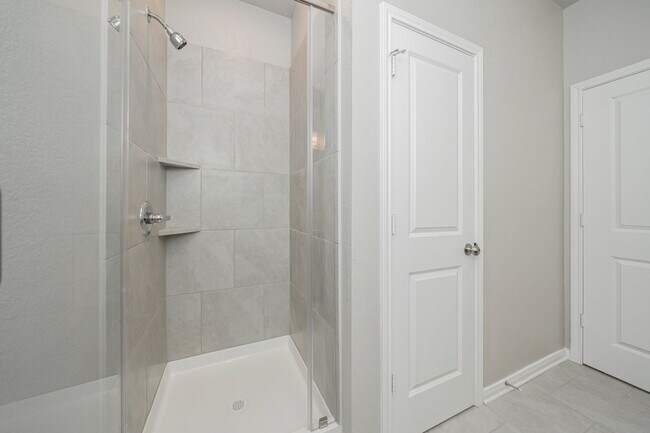 Building Photo - Spacious Townhome Available Now!