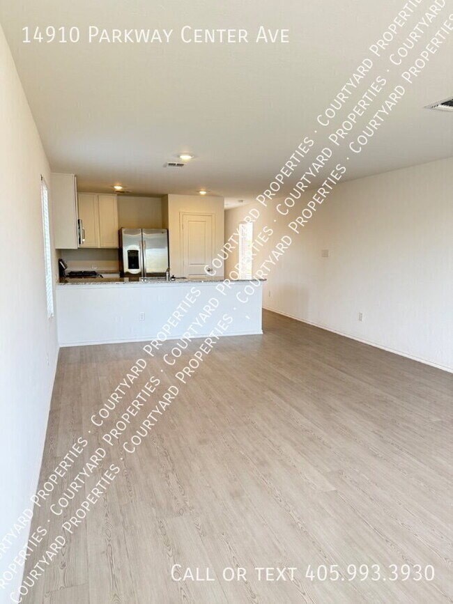 Building Photo - 14910 Parkway Center Ave