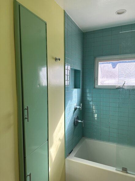 Medicine cabinet - 4680 College View Ave