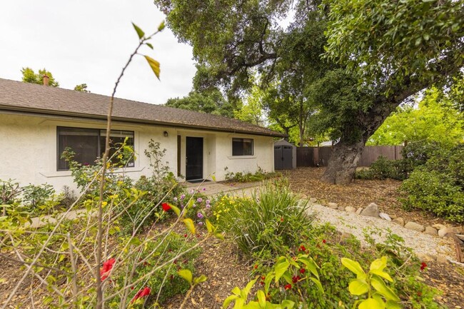 Building Photo - 325 El Conejo Dr