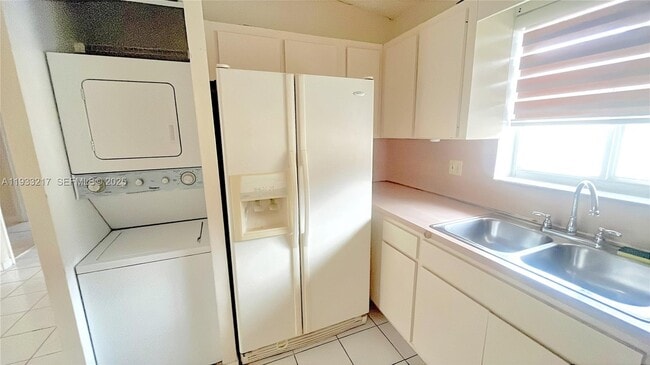 Building Photo - 2220 W 74th St