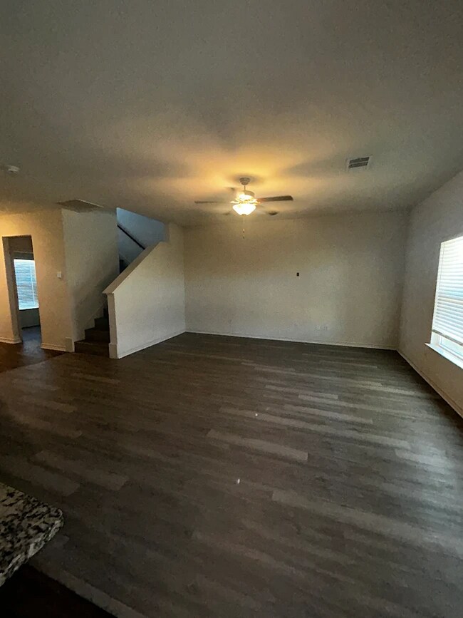 Building Photo - Beautifully Designed 4BR/2.5BA Home In The Charming Town of Elgin