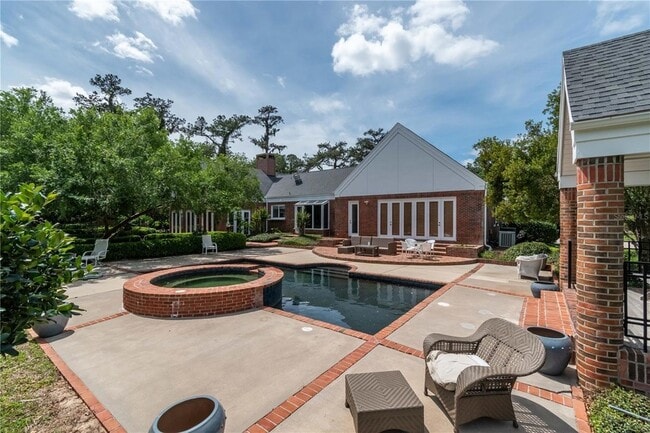 Building Photo - 5951 SW 21st Avenue Rd