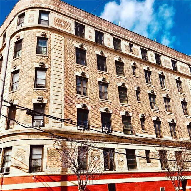 Primary Photo - 883 E 165th St