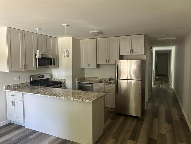 Building Photo - 466 Thomas Ave W