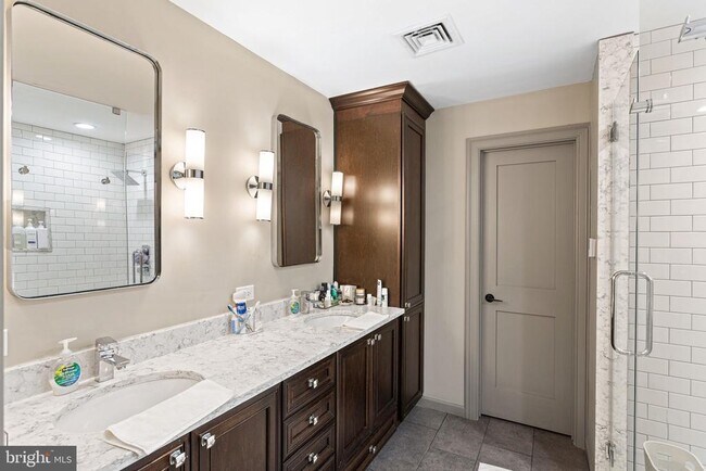 Building Photo - 3 Willings Alley