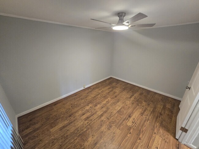 Building Photo - 1307 Point Peter Rd