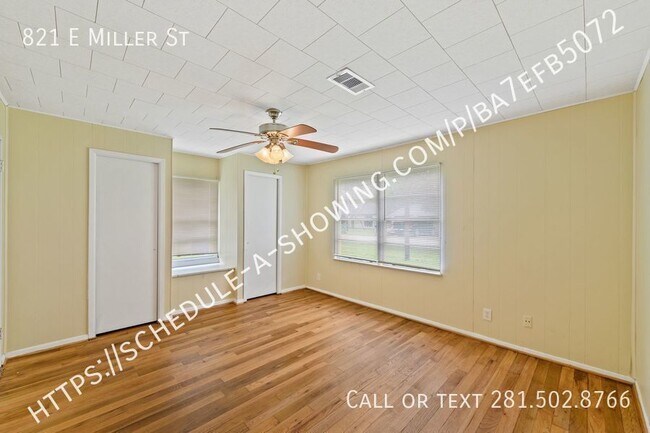 Building Photo - 821 Miller St