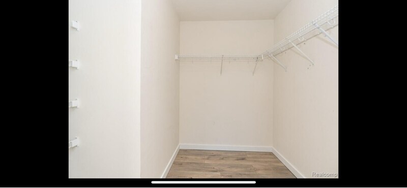 Building Photo - 51780 Adler Park Dr W