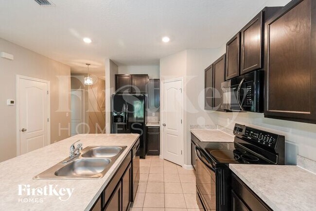 Building Photo - 5592 Kellar Cir