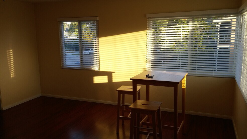 Building Photo - 1744 Sunset Cliffs Blvd