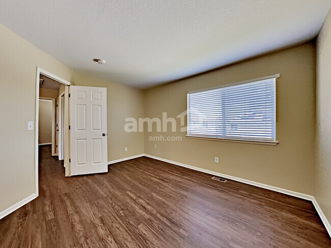 Building Photo - 4995 Fundy St