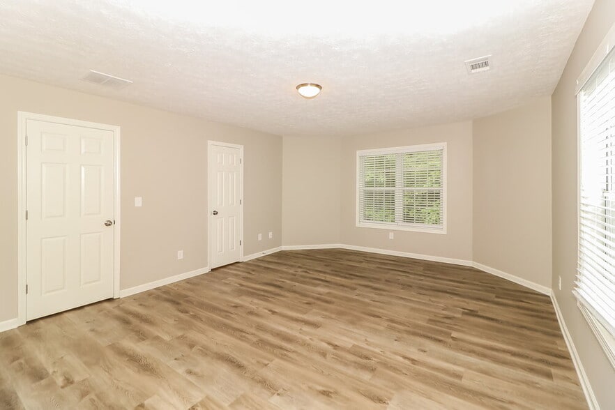 Building Photo - 845 Simon Ive Dr