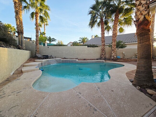 Building Photo - BEAUTIFUL 3BD/2BA WITH MANY UPGRADES!