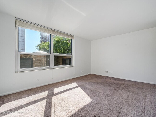 Building Photo - 720 W Gordon Terrace