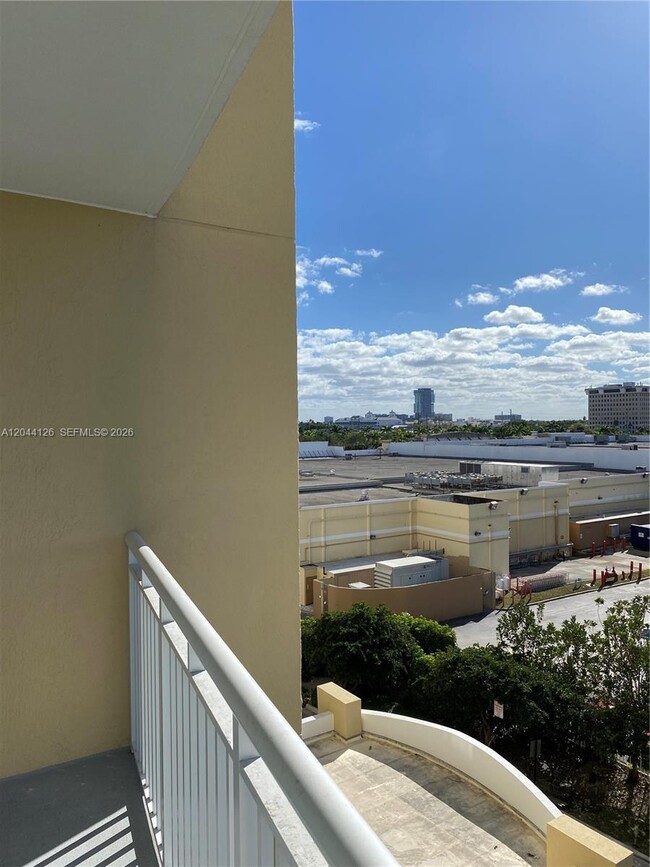 Building Photo - 1745 E Hallandale Beach Blvd