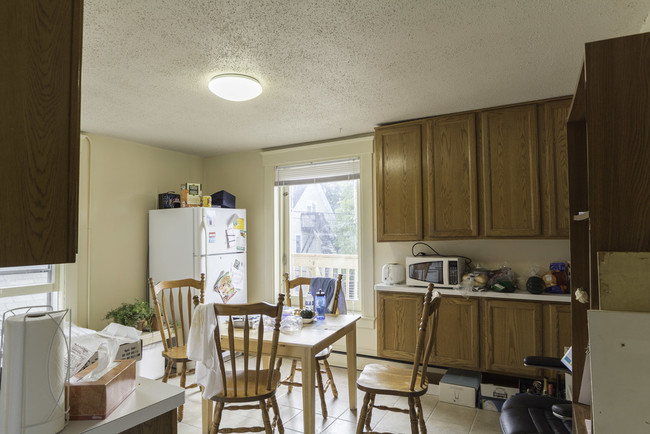 Kitchen - 931 Greenwood Ave