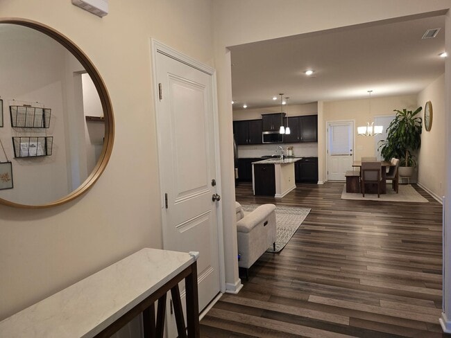 Building Photo - Spacious 3-Bed / 2.5-Bath Townhome near RTP! FREE TV & INTERNET! Reverse Osmosis Purification Sys...