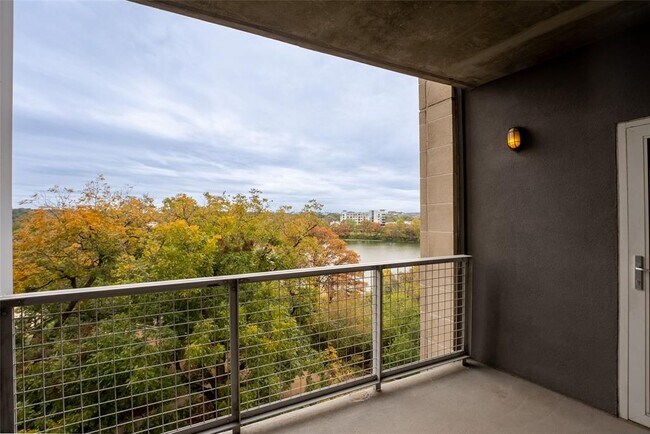 Building Photo - 54 Rainey St