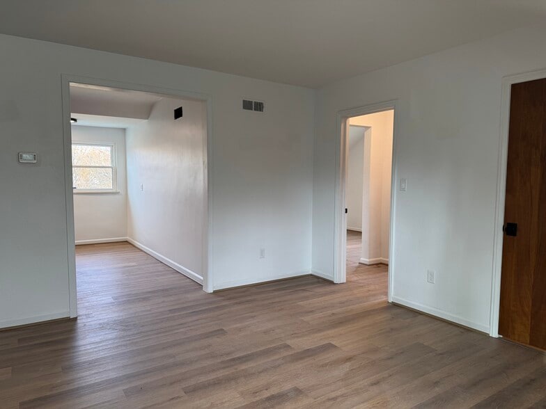 Living Room - 2237 Evergreen Rd