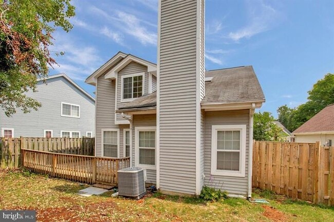 Building Photo - 4325 Lord Fairfax Ct