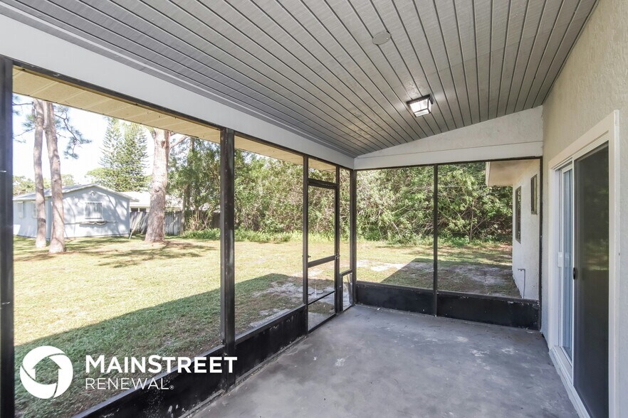 Building Photo - 1079 Beacon St NW