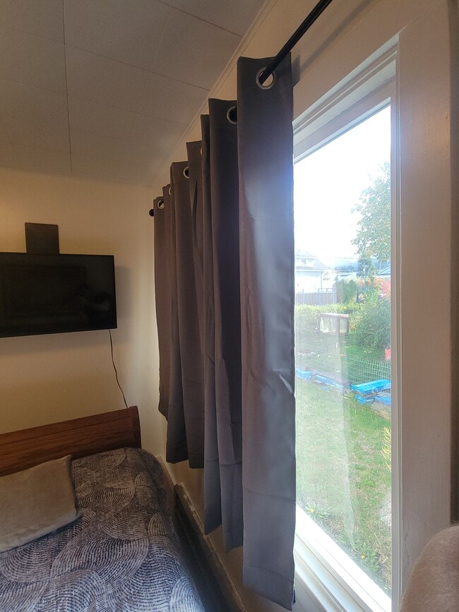 Building Photo - 211-212 W 13th St