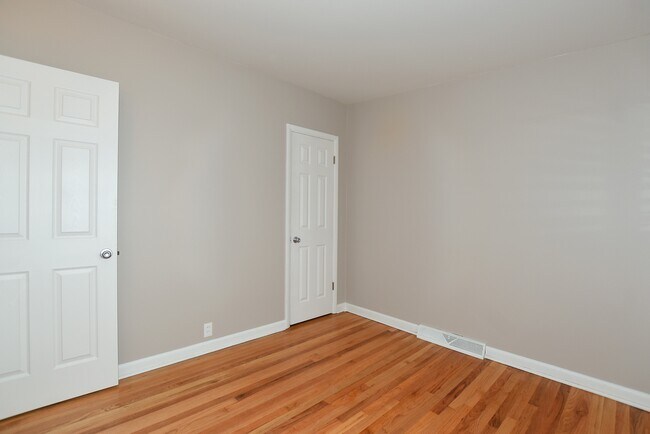 Bedroom - 1801 Crestmore Pl