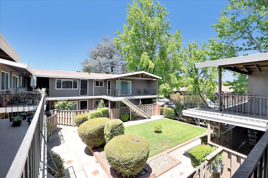 Building Photo - 2970 Van Sansul Ave
