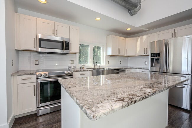 Building Photo - 4467 Ocean View Ave