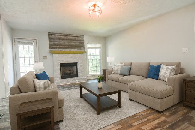 Building Photo - 3 Bedroom 2.5 Bathroom with a Bonus: Small...
