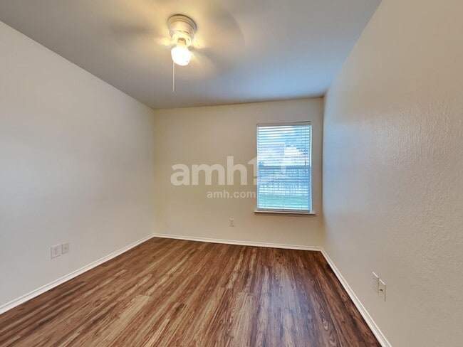 Building Photo - 1305 Hennessey Ct