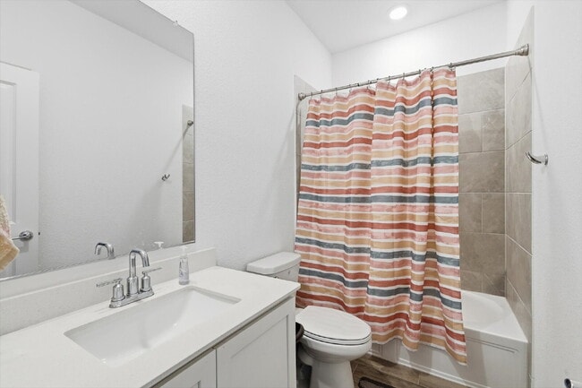 Building Photo - 5 bedrooms, 3.5 bathrooms home in the cozy neighborhood of McKinney
