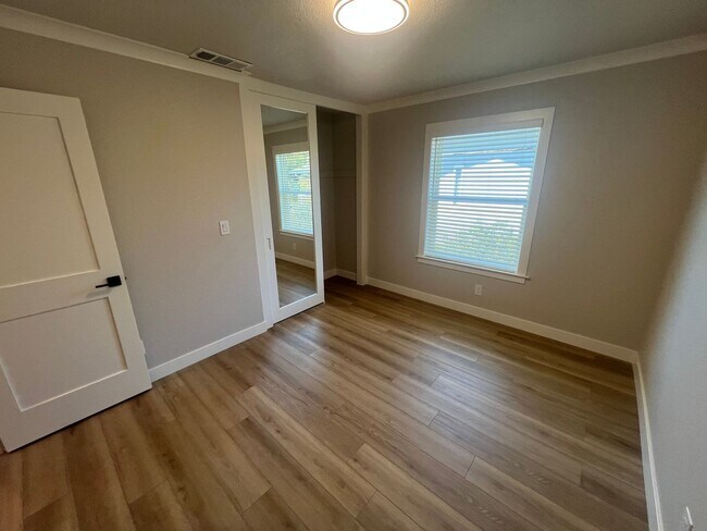 Building Photo - 630 Hollenbeck Ave