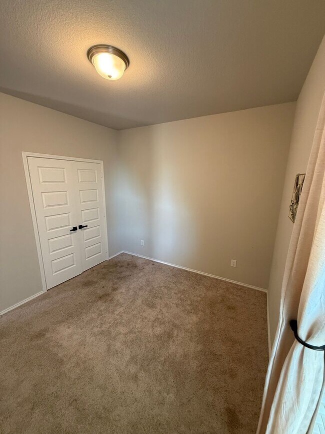 Building Photo - NEW 4 Bedroom in Joshua ISD. Move in special for the end of the year!