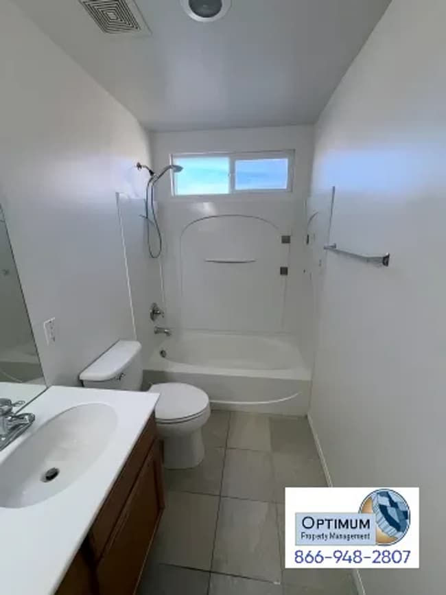 Building Photo - Beautiful 4-bedroom, 3-bathroom two-story home located in a desirable HOA community